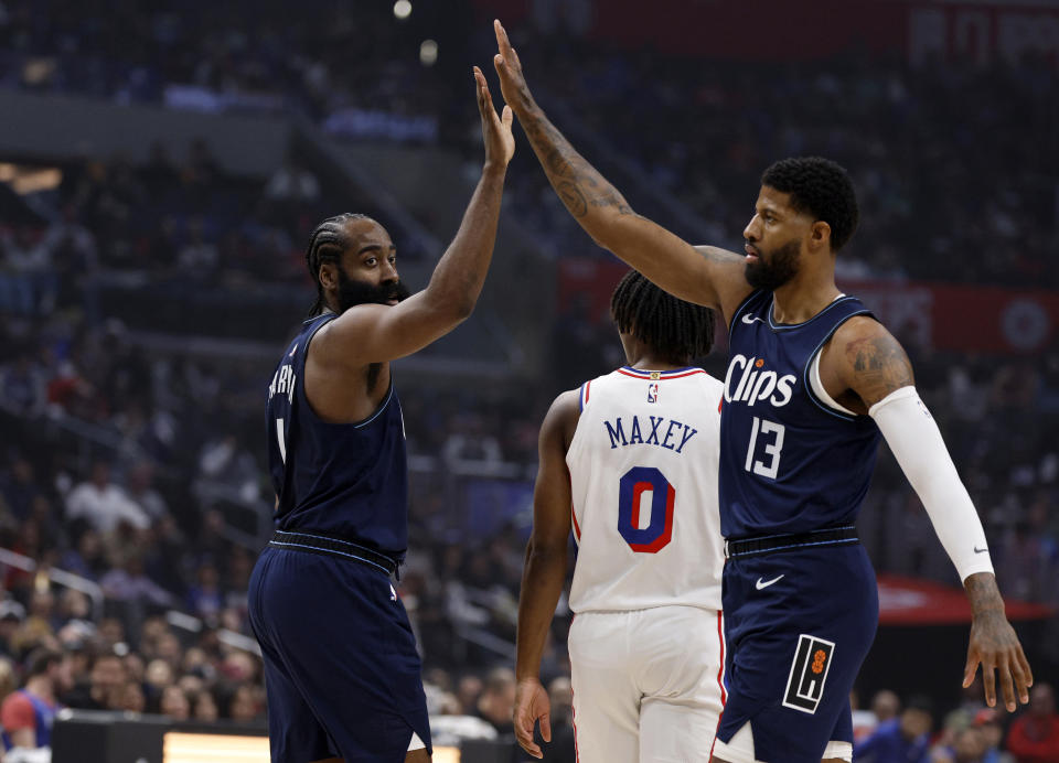 James Harden近期在防守端頻頻恍神的表現，在網路上引起不小撻伐。（NBA Photo by Kevork Djansezian/Getty Images）