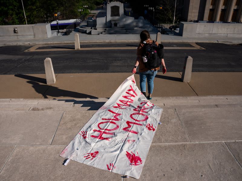 People protest bill allowing armed teachers in Tennessee