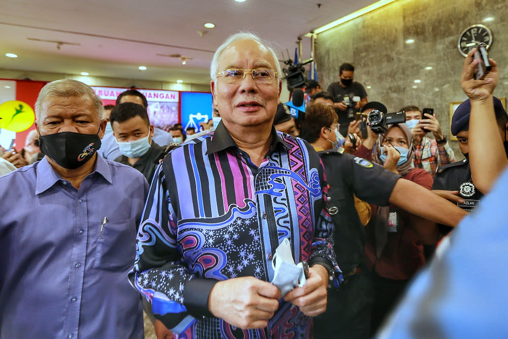 Datuk Seri Najib Razak claimed that his three proposals were based on Umno’s interests and for the country’s benefit, before going on to say that he intended to show that Umno still has other alternatives to PN.— Picture by Ahmad Zamzahuri