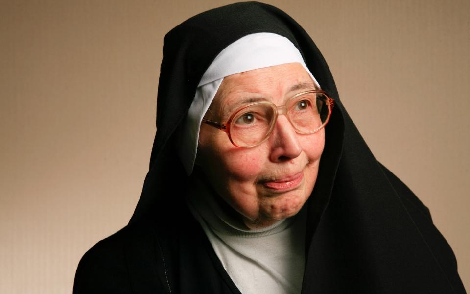 Sister Wendy Beckett, BBC presenter, who has died at 88 - Andrew Crowley 