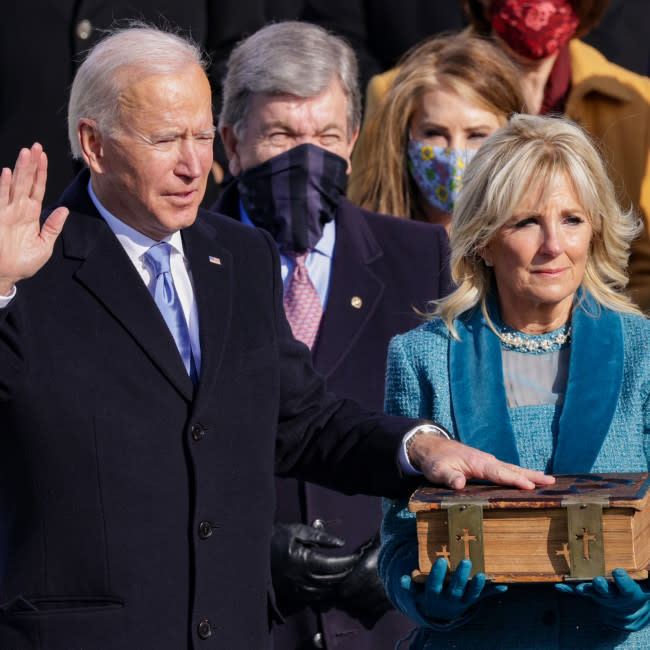 Joe y Jill Biden durante la ceremonia inaugural de su presidencia credit:Bang Showbiz