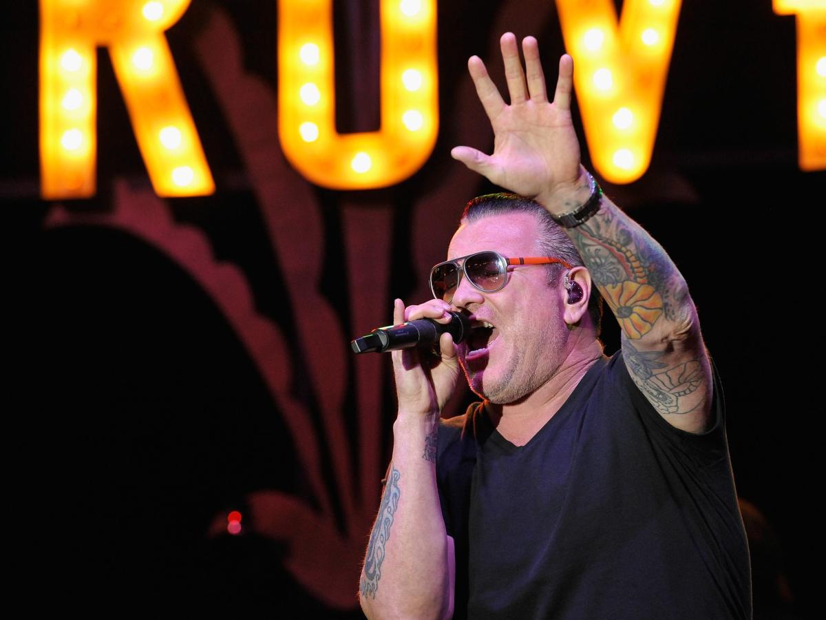 Smash Mouth's Steve Harwell retires following concert video - Los Angeles  Times