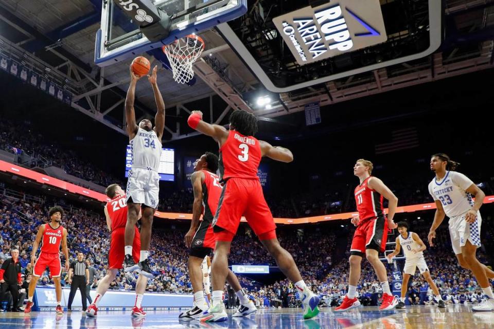 Kentucky’s Oscar Tshiebwe (34) grabs a rebound against Georgia’s Noah Baumann (20), Braelen Bridges (23) and Kario Oquendo (3) during Saturday’s game at Rupp Arena.