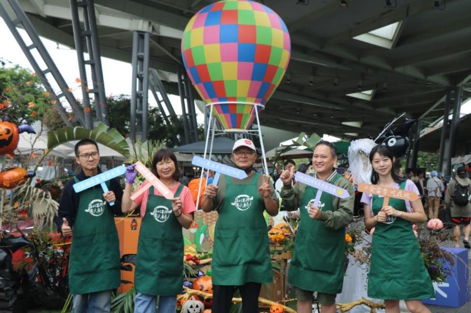 臺北花博農民市集邀請全國各地好農，每週由產地直送展售最新鮮、安全的農特產品