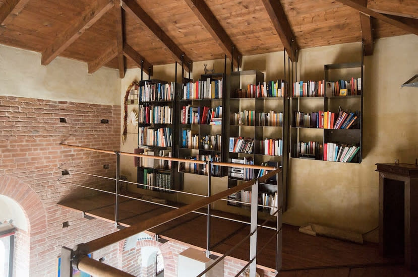 <p>There’s a great study in the loft. (Airbnb) </p>