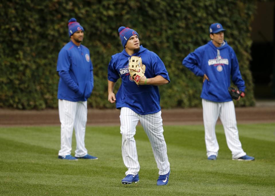 Kyle Schwarber took it easy on his knee in the outfield during batting practice Thursday. (AP)
