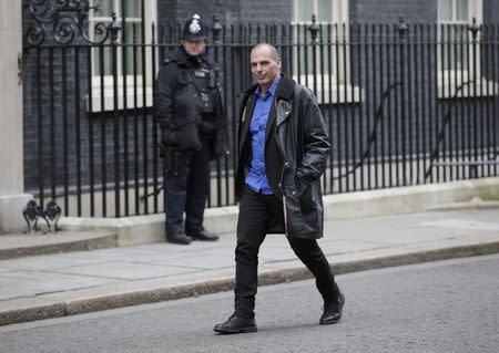 Greek Finance Minister Yanis Varoufakis arrives for his meeting with Britain's Chancellor of the Exchequer, George Osborne, at Downing Street in London February 2, 2015. REUTERS/Peter Nicholls