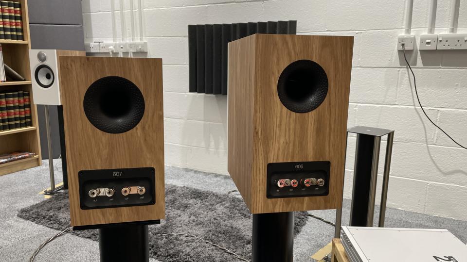 Bowers & Wilkins 607 S3 vs 606 S3