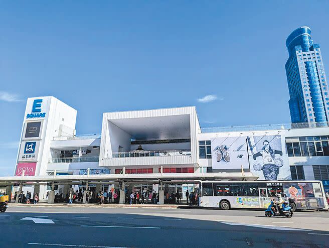 基隆市東岸廣場爆發產權爭議，基隆市交通處1月31日點交，市府強調，一切都依法處理。（張志康攝）