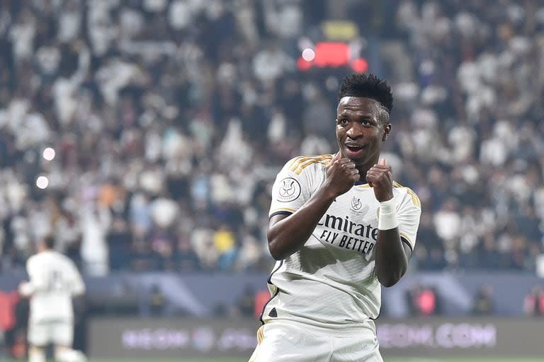 Vinicius Junior celebra tras marcar un gol para el Real Madrid en la victoria 4-1 ante el Barcelona en la Supercopa española