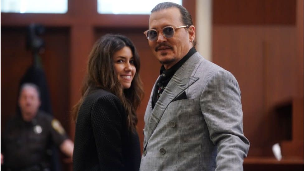 Johnny Depp y su abogada Camille Vasquez.