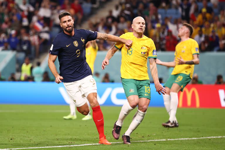 Olivier Giroud inicia el festejo del cuarto gol de Francia, el segundo de su cosecha; con los dos conquistas igualó a Thierry Henry como máximo artillero de Francia