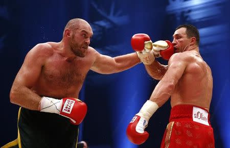 Boxing - Wladimir Klitschko v Tyson Fury WBA, IBF & WBO Heavyweight Title's - Esprit Arena, Dusseldorf, Germany - 28/11/15 Tyson Fury in action against Wladimir Klitschko during the fight Reuters / Kai Pfaffenbach Livepic