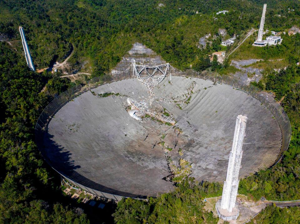 arecibo observatory damage radio receiver platform