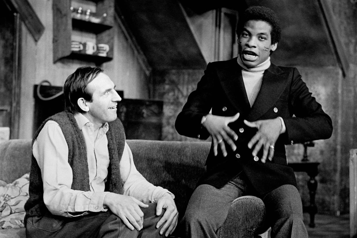 l-r: Leonard Rossiter (Rooksby), Don Warrington (Philip Smith) in THE BANANA BOX by Eric Chappell at the Hampstead Theatre Club, London NW3  17/05/1973      design: Adrian Vaux   lighting: Joe Davis   director: David Scase