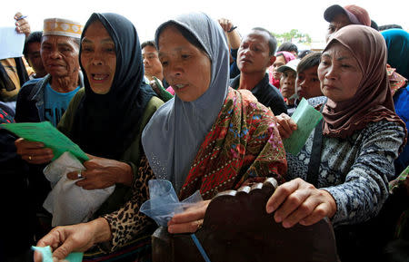 Evacuees wait for their names to be called to get relief goods, after fleeing to an evacuation centre to avoid the fighting in Marawi between the government troops and Islamic State-linked militants, in Saguiaran town, Lanao Del Sur, southern Philippines September 10, 2017. REUTERS/Romeo Ranoco