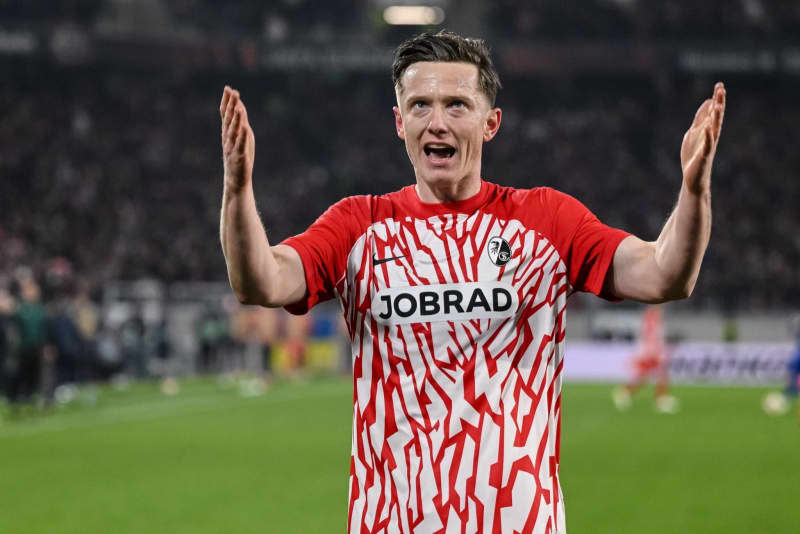 Freiburg's Michael Gregoritsch celebrates scoring his side's first goal during the UEFA Europa League round of 16 first leg soccer match between SC Freiburg and West Ham United at Europa-Park Stadium. Harry Langer/dpa