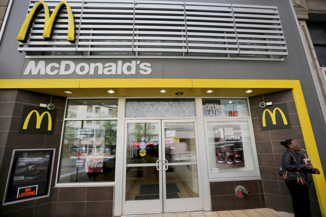 McDonald's is looking for 4,500 additions to round out their Arizona operations.