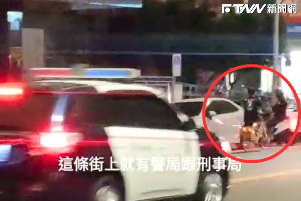 警方獲報立刻前來，李姓男子也騎著YouBike回到現場，坦承犯案。（圖／@laiwah0 TikTok）
