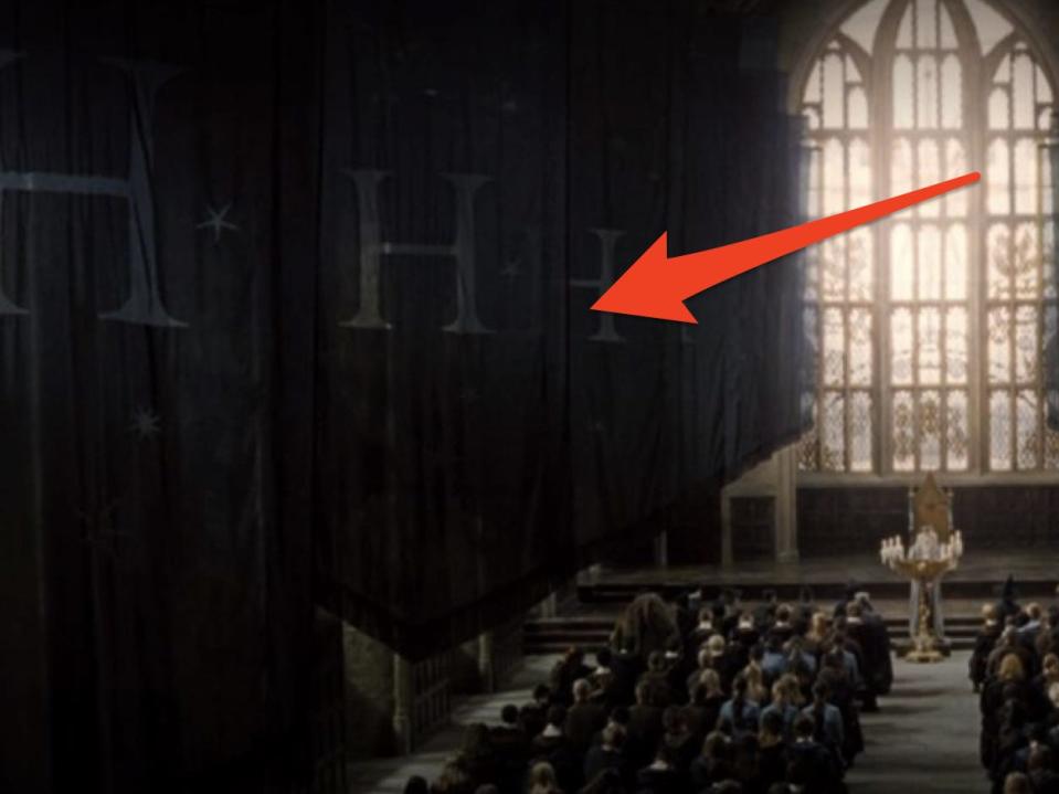 arrow pointing at black banners hanging in the great hall at the end of goblet of fire