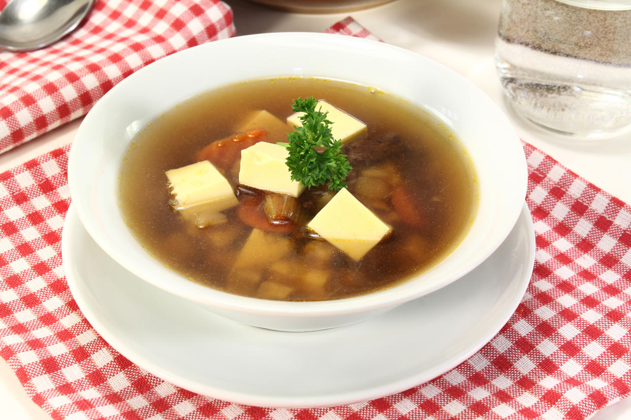 Eierstich macht aus Suppen im Handumdrehen eine vollwertige Mahlzeit. (Bild: ddp)