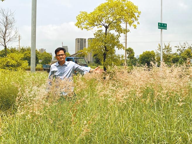 台中市議員張耀中痛批，難道重劃只想賺取土地開發好處嗎？對於市容維護沒有責任嗎？（陳世宗攝）