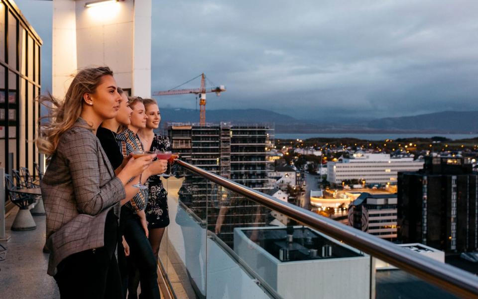 Women on rooftop bar in Bodø, Norway