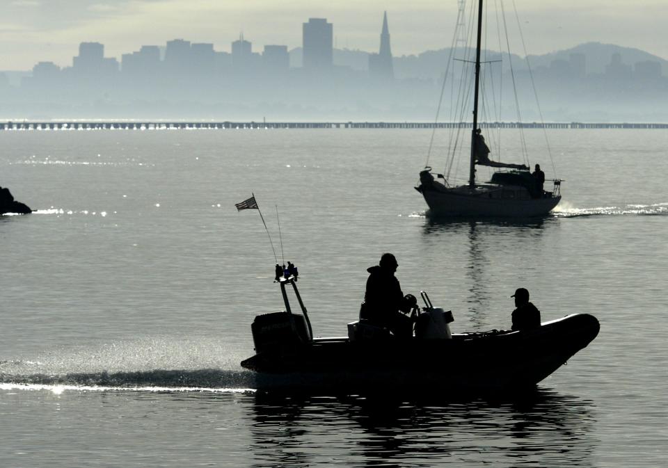 Boats search for Laci Peterson in San Francisco Bay