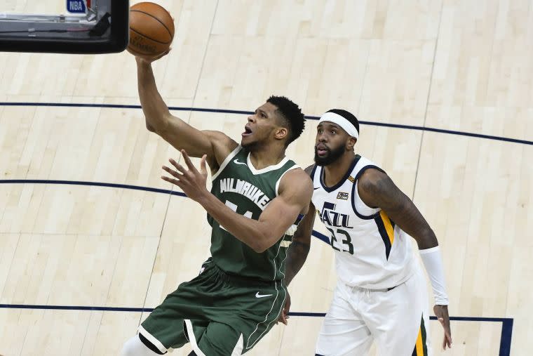 阿德托昆博(Antetokounmpo)目前狀態還可以，預期主守他的格林(Green)首戰不能上場，這樣很難限制他衝擊內線。法新社