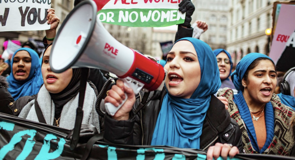 Isra Chaker holding a microphone with a crowd behind her during the 2019 Washington, D.C., Women's March<span class="copyright">Mohannad Rachid</span>