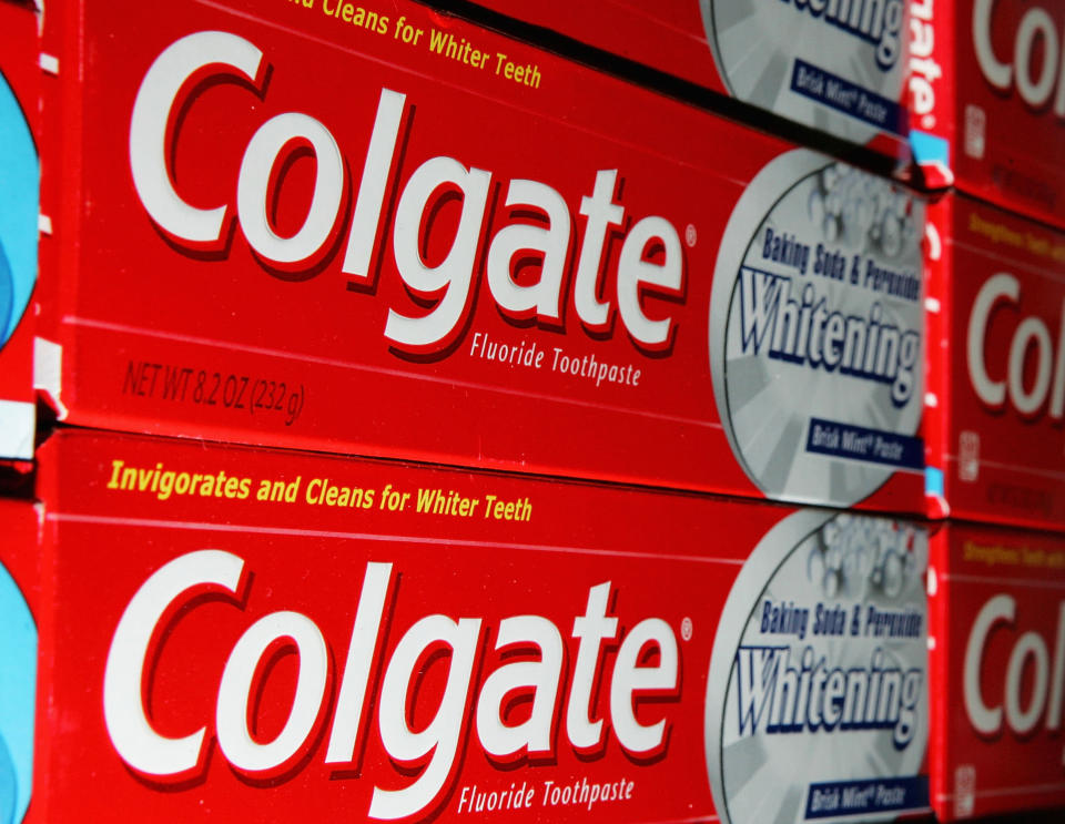 <b>Colgate</b><br><br>La empresa de pasta de dientes más famosa del mundo fue creada en 1806 por William Colgate. Sin embargo, no fue hasta 1896 cuando hizo su primera pasta de dientes en tubo, ya que la compañía neoyorquina se dedicaba a la fabricación de jabón, velas y almidón.