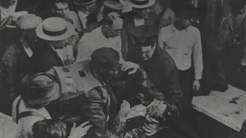 Photograph of Garrett Morgan bringing ashore body that he rescued from Lake Erie, 5 miles out from shore after a crib explosion that killed 32 men. - Western Reserve Historical Society