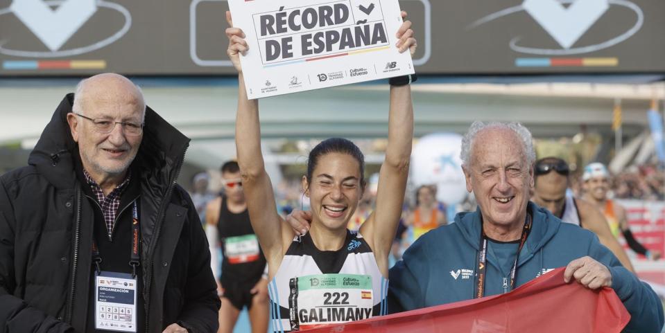 marta galimany celebra el récord de españa de maratón
