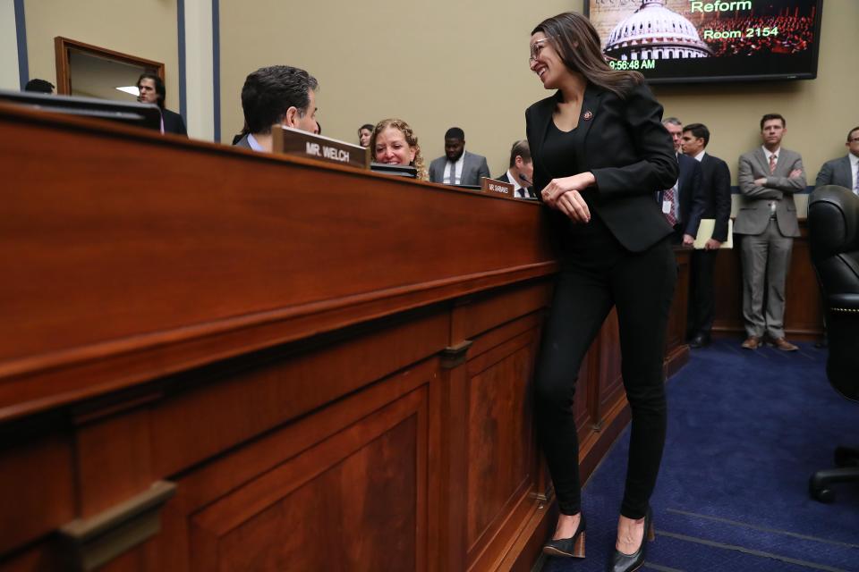 <span>Alexandria Ocasio-Cortez zeigt sich gern gut gelaunt. (Bild: Mark Wilson/Getty Images)</span>