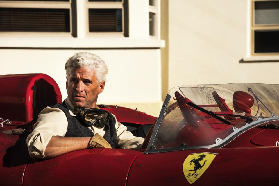 才剛剛拿下「最性感男人」頭銜的派崔克丹普西，染成白髮演出賽車手皮耶羅塔魯菲，結果差點為此變成地中海禿頭。（車庫娛樂提供）