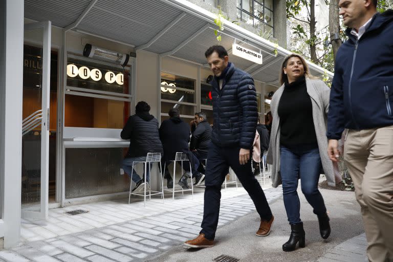 El clásico de la costanera Los Platitos reabre con nueva locación