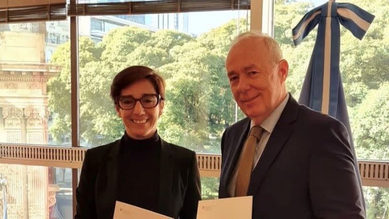 La directora de Ceremonial de la Cancillería, María Jimena Rivero, recibió al embajador de Suiza en Buenos Aires, Hans-Ruedi Bortis