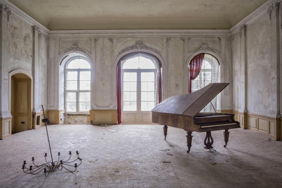 The day the music died: photographer travels the globe taking eerie pictures of abandoned pianos