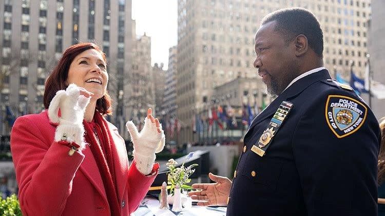  Carrie Preston and Wendell Pierce in Elsbeth. 