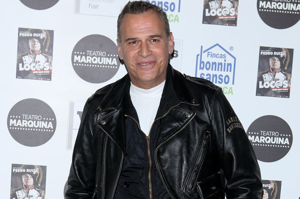 MADRID, ESPAÑA - 21 DE ENERO: Carlos Lozano asiste al estreno de 'Locos' en el Teatro Marquina el 21 de enero de 2021 en Madrid, España. (Foto de Pablo Cuadra/WireImage)