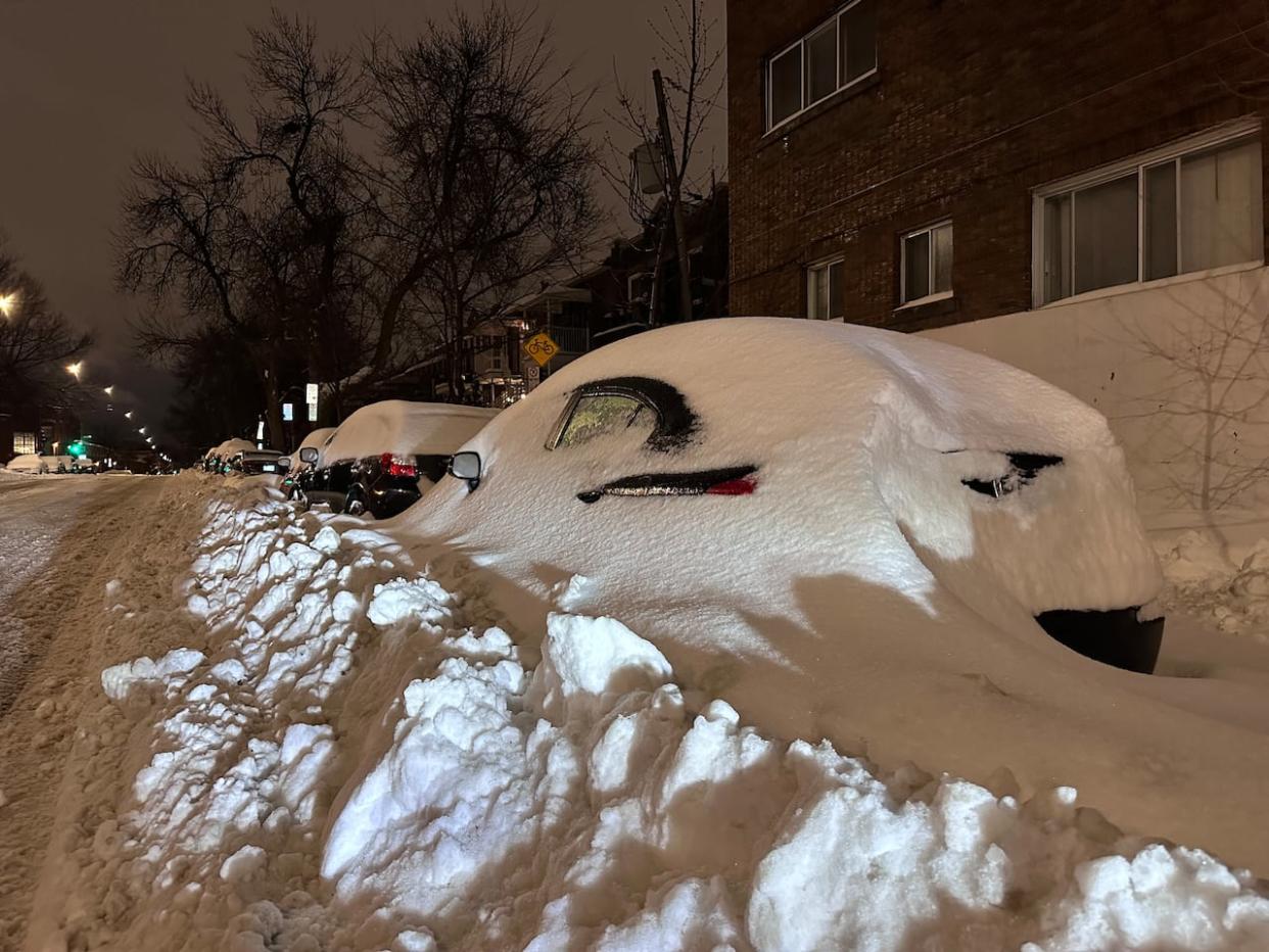 A car covered in snow during a winter storm on Jan. 10. Environment Canada says more wintry weather is to come.  (Alain Béland/Radio-Canada - image credit)