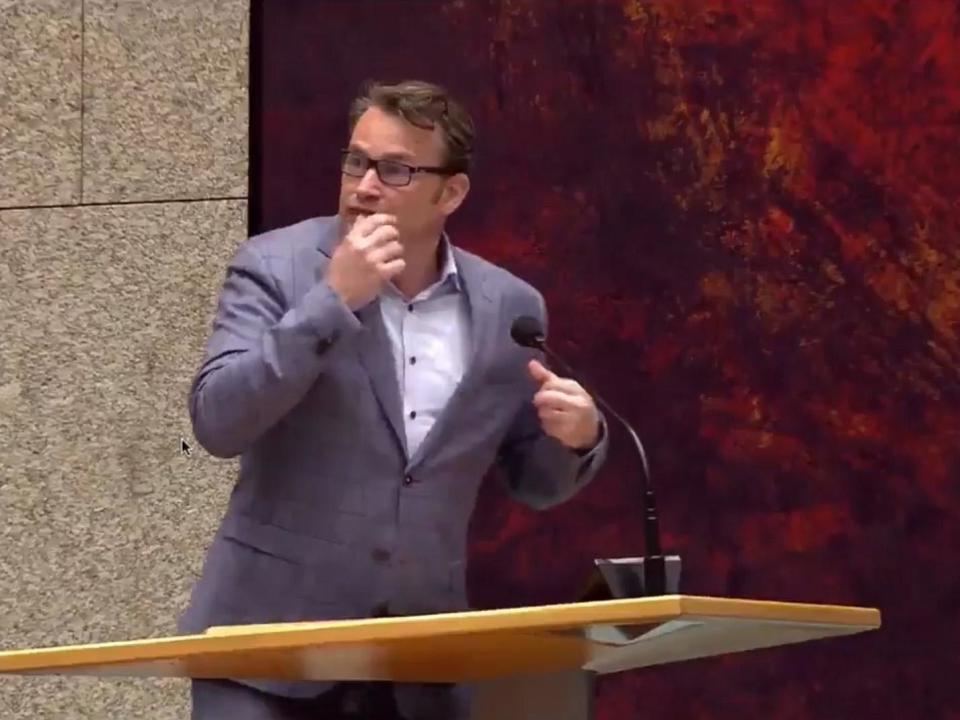 Man 'attempts to hang himself' in public gallery of Dutch parliament