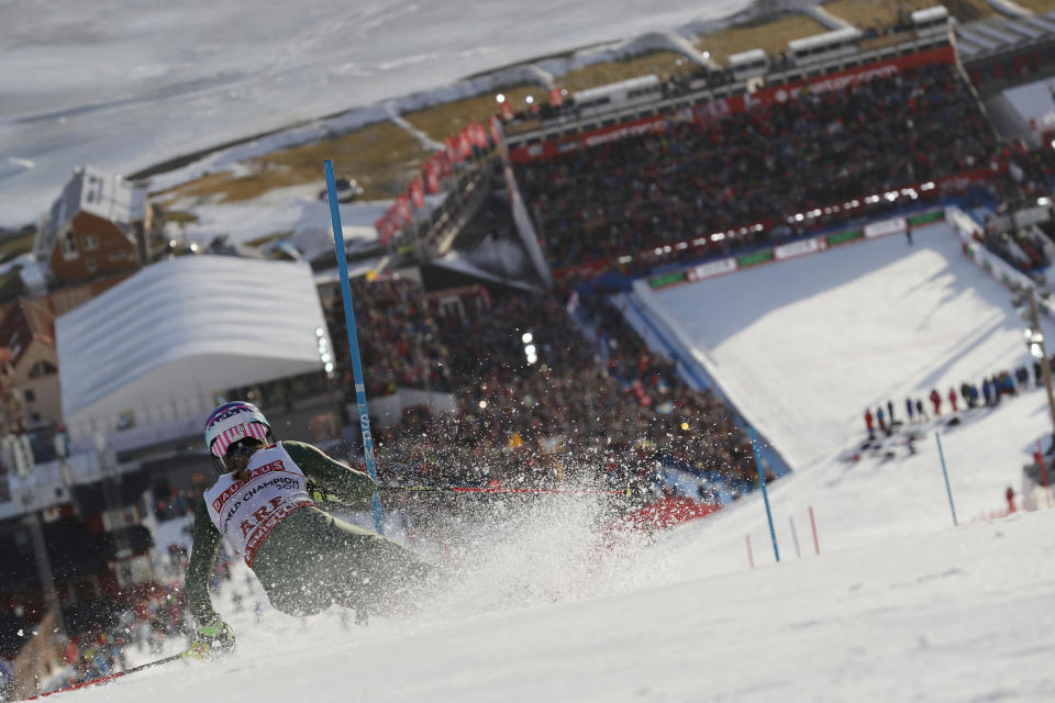 United States' Mikaela Shiffrin speeds down the course on her way to win the women's slalom, at the alpine ski World Championships in Are, Sweden, Saturday, Feb. 16, 2019. (AP Photo/Gabriele Facciotti)