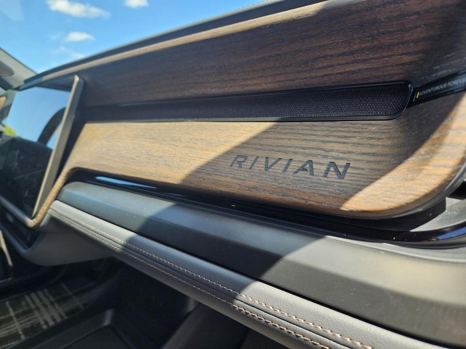 2025 rivian r1 lineup