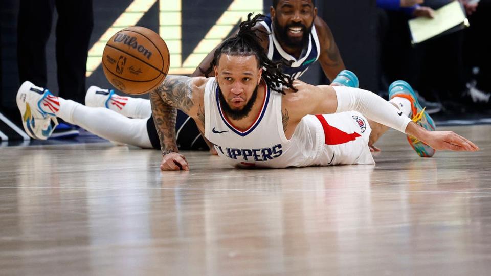 <div><a class="link " href="https://sports.yahoo.com/nba/players/6315/" data-i13n="sec:content-canvas;subsec:anchor_text;elm:context_link" data-ylk="slk:Amir Coffey;sec:content-canvas;subsec:anchor_text;elm:context_link;itc:0">Amir Coffey</a> #7 of the LA Clippers dives for the loose ball against <a class="link " href="https://sports.yahoo.com/nba/players/4840/" data-i13n="sec:content-canvas;subsec:anchor_text;elm:context_link" data-ylk="slk:Kyrie Irving;sec:content-canvas;subsec:anchor_text;elm:context_link;itc:0">Kyrie Irving</a> #11 of the Dallas Mavericks. (Photo by Ronald Martinez/Getty Images)</div> <strong>(Getty Images)</strong>