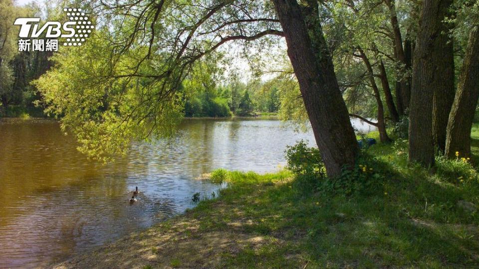 湯鎮瑋建議鬼月別前往海邊、河邊戲水。（示意圖／shutterstock 達志影像）