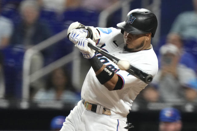 Arraez raises average to .403, Sánchez has 4 RBIs to lead Marlins