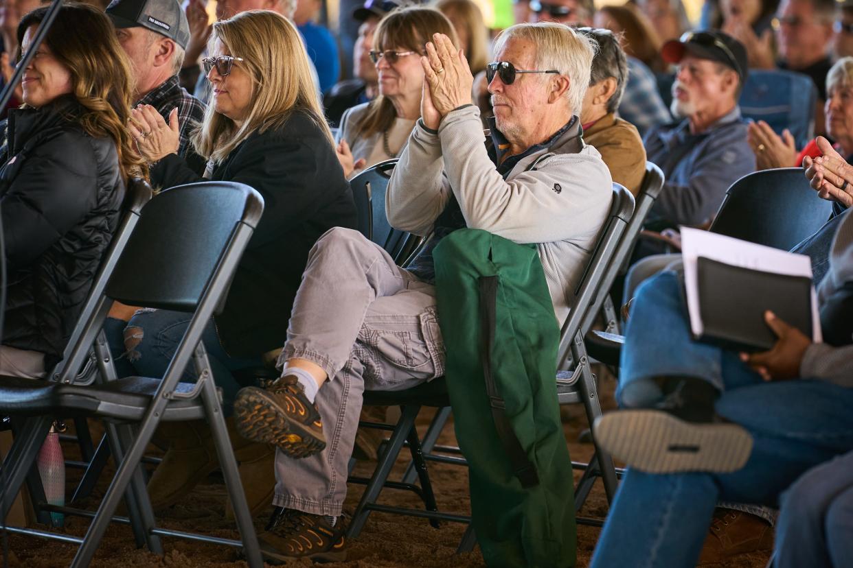 Rio Verde Foothills residents applaud during a town hall at Reigning Grace Ranch on Sunday, Jan. 29, 2023.