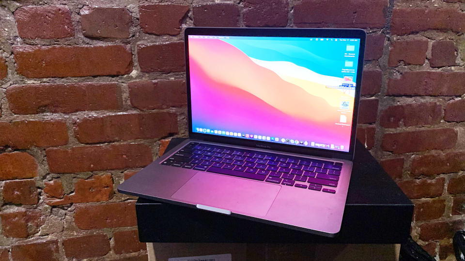 Apple MacBook Pro (13-inch, M1, 2020)