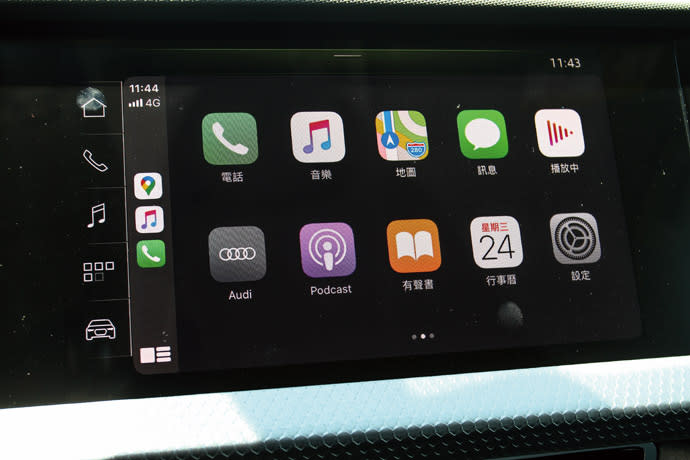 中控台MMI多媒體系統，8.8吋的觸控螢幕具備Apple‭ ‬CarPlay功能。